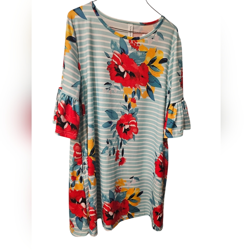 Size Large multi color floral Tickled Teal boutique style dress great condition